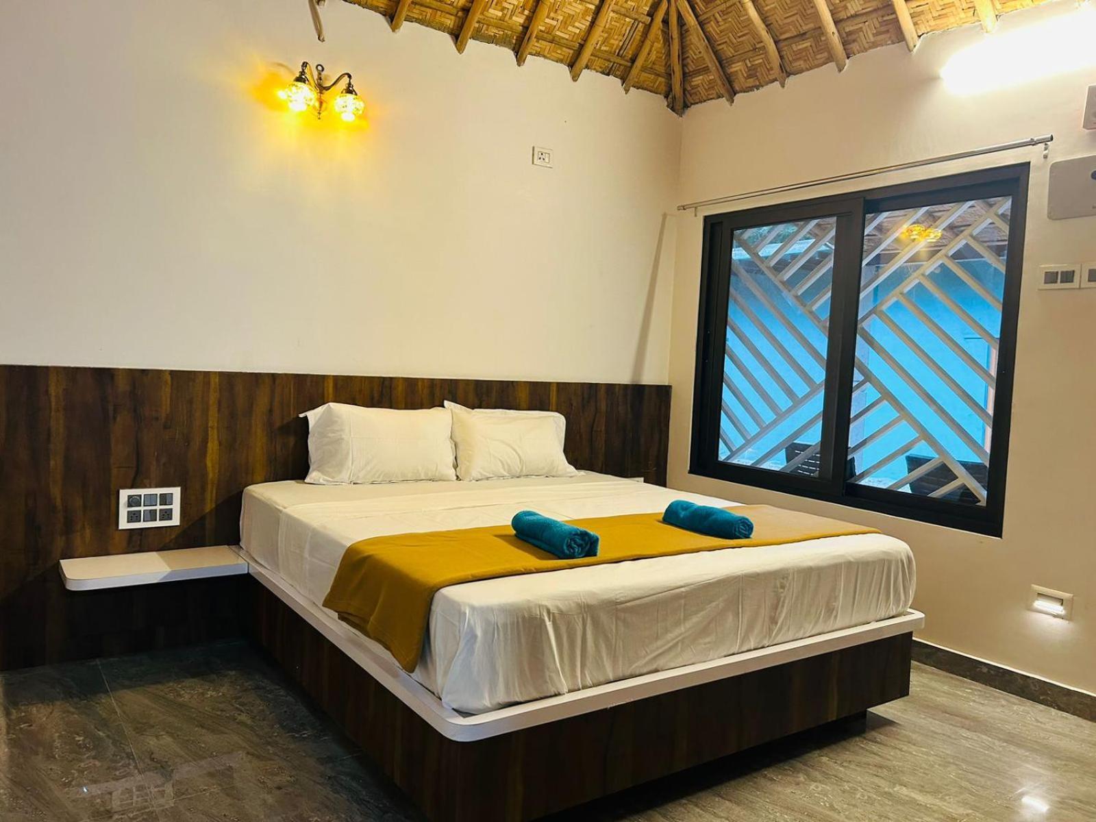 Hampi Village Resort & Tutti Cafe Exterior foto